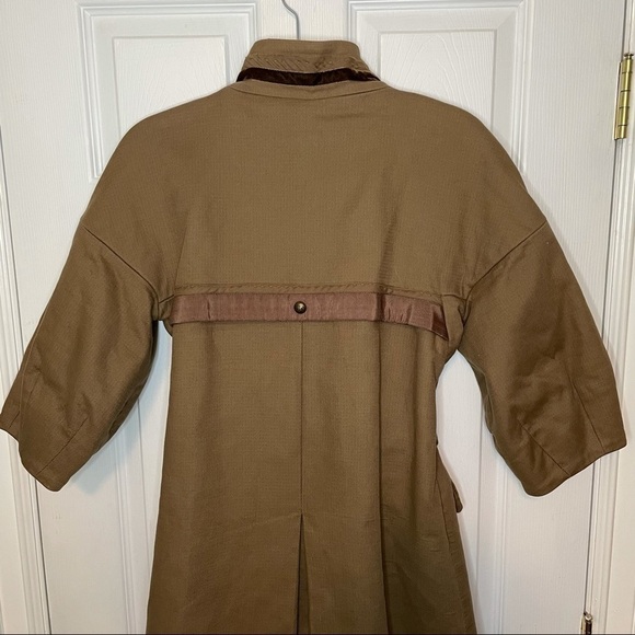 𝅺BCBGMAXAZRIA Belted Zip Up Tan Trench Coat small - Picture 4 of 8